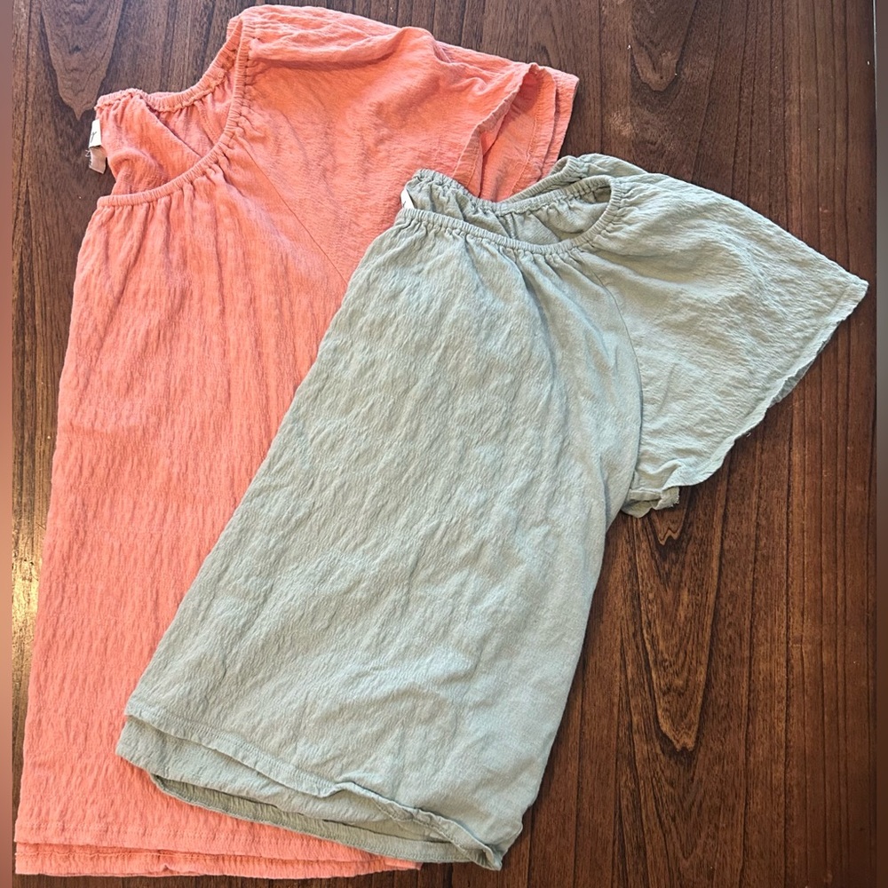 2 Wonderly Coral and Light Green Short Sleeve Shirts